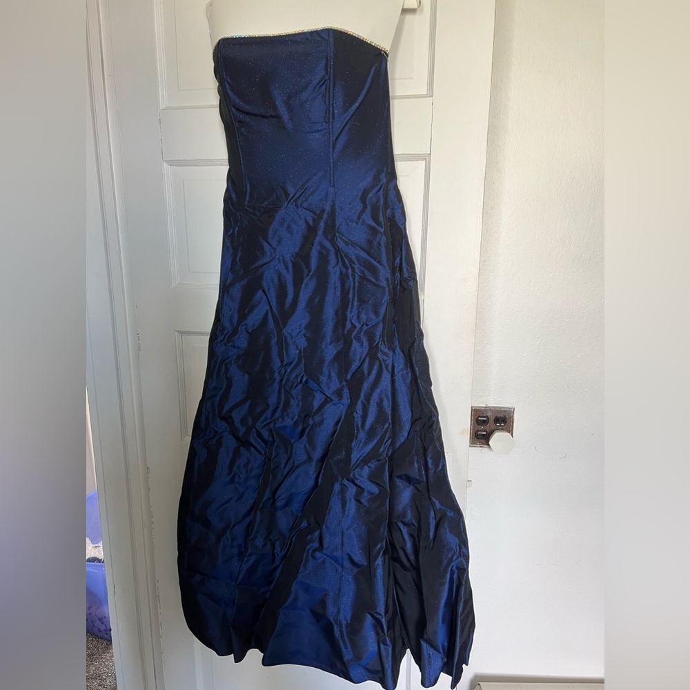 Prom Dress - Picture 2 of 4